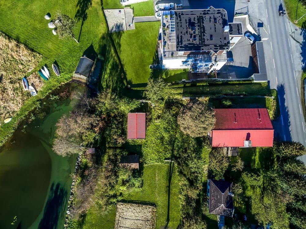 Romslig tomt Galleribilde