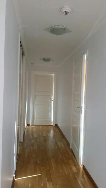 Gang med skyvedørsgarderobe Galleribilde