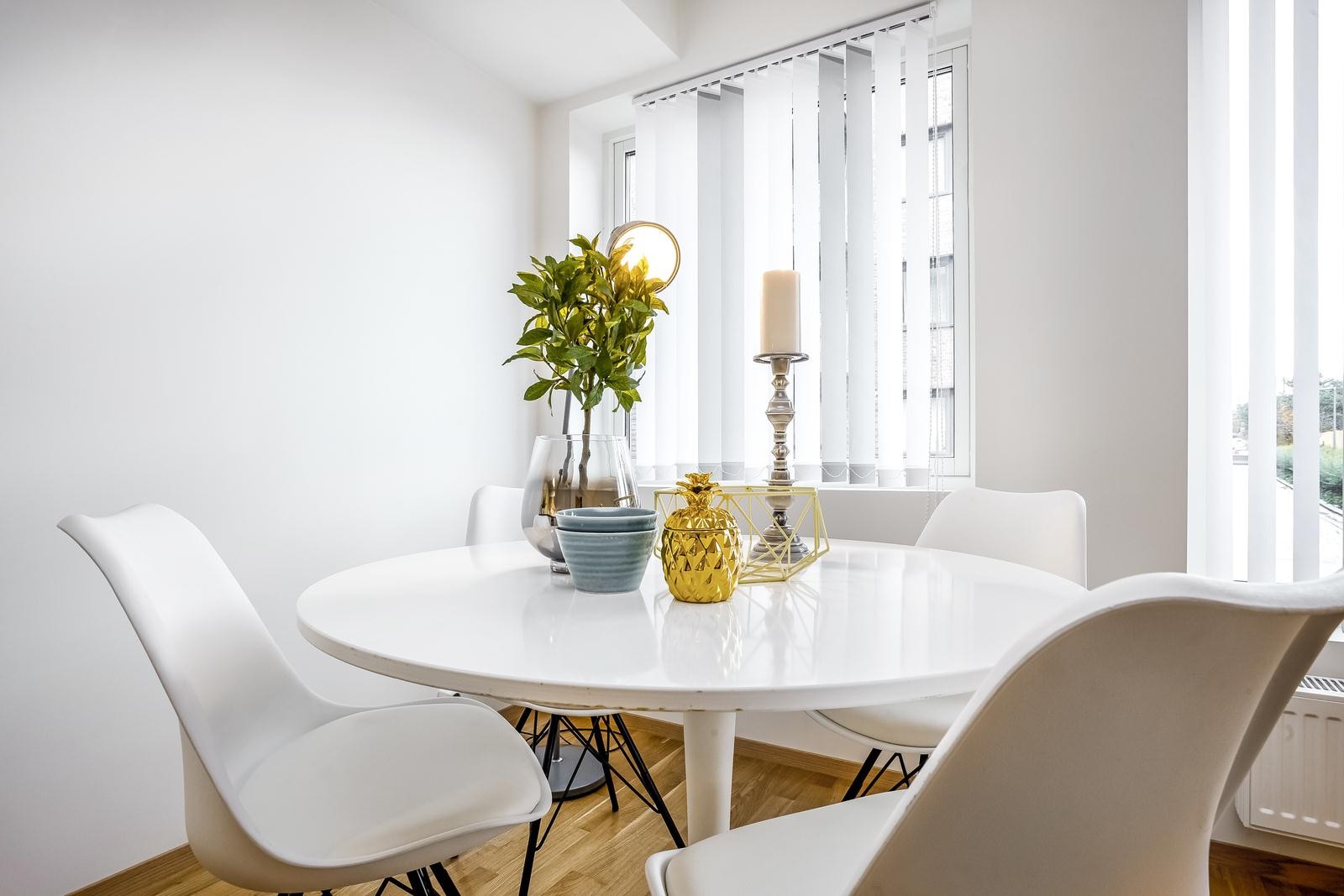 Godt med spiseplass i tilknytting til kjøkken/stue Galleribilde