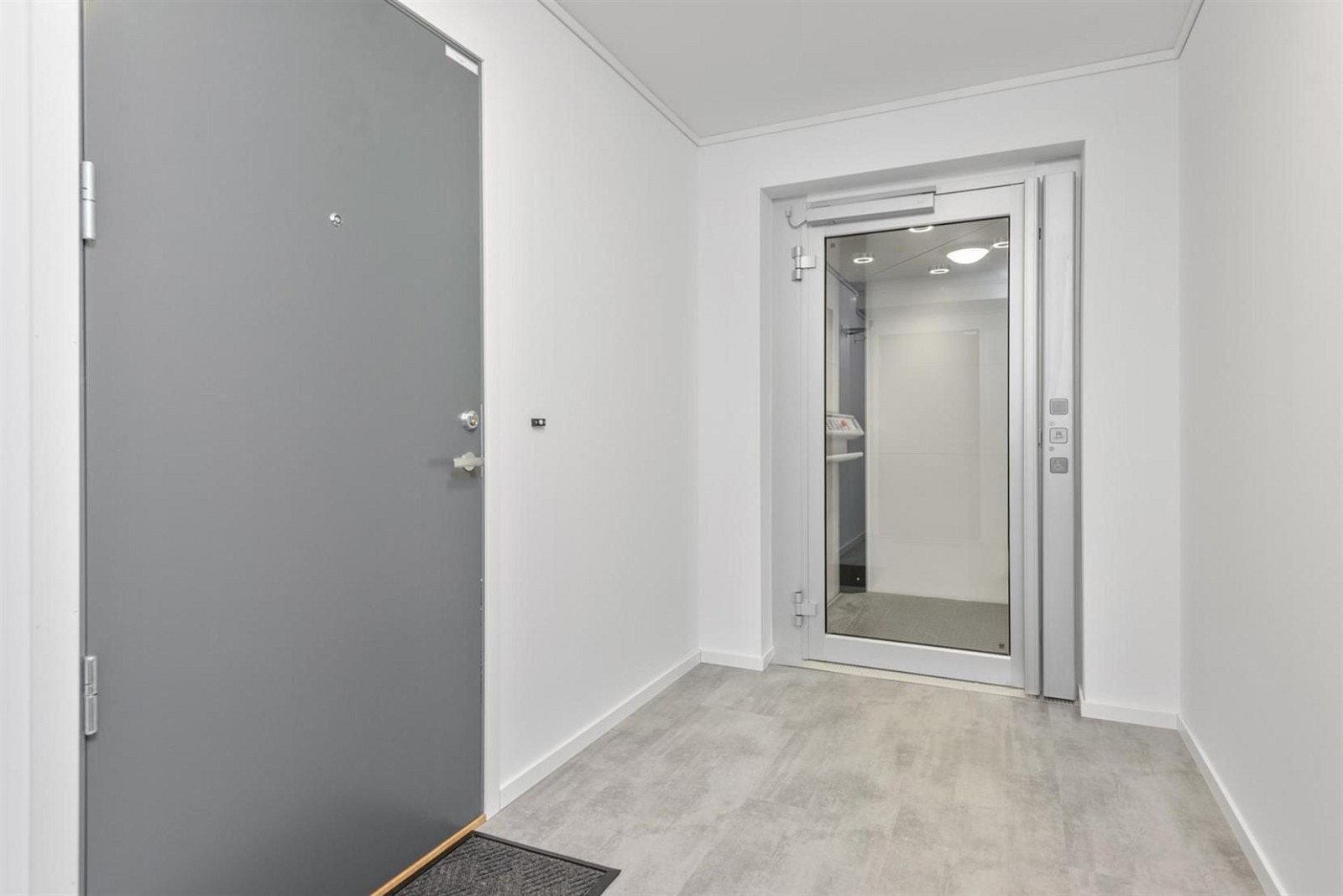 Heis opp til inngangsparti Galleribilde