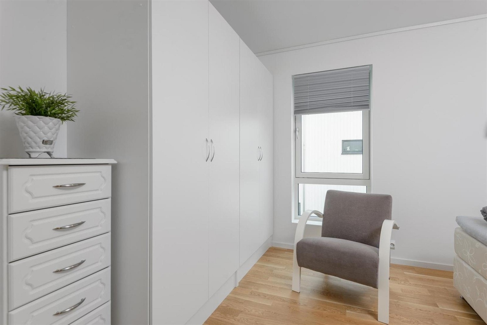 Garderobe på soverom Galleribilde