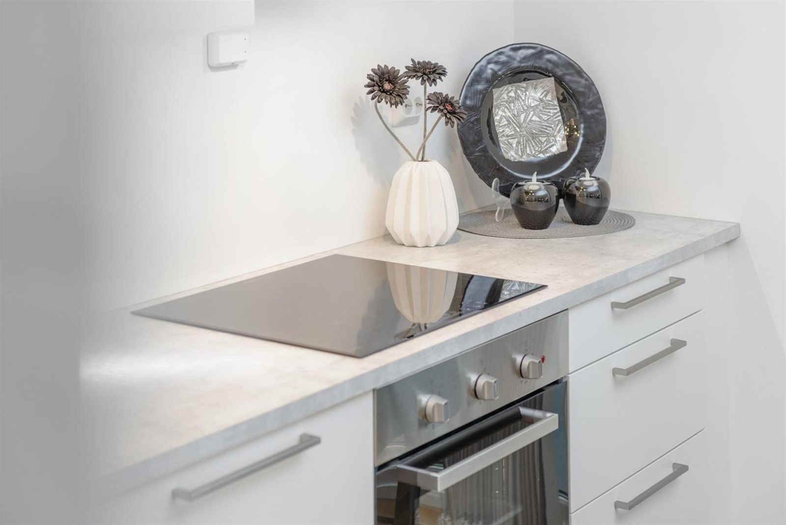 Integrerte hvitevarer på kjøkken Galleribilde