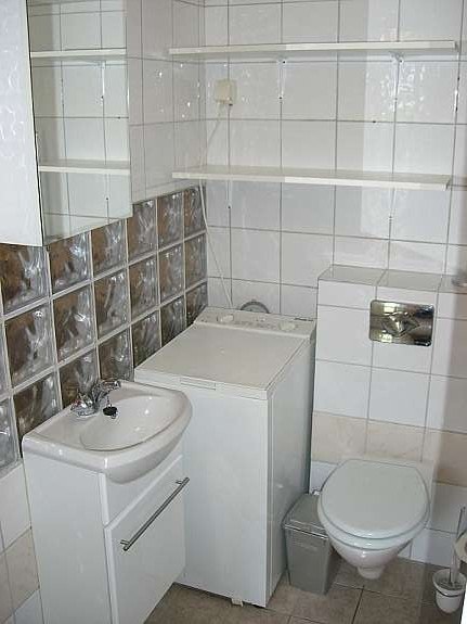 Bad med vaskemaskin Galleribilde