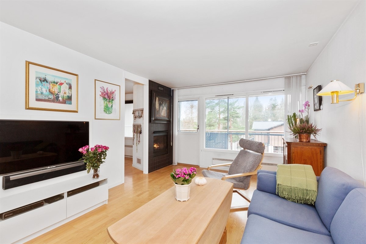 Boligen presenteres av OBOS eiendomsmeglere v/ Aida Rajic. tlf. 48218275 epost: ar@obos.no Galleribilde