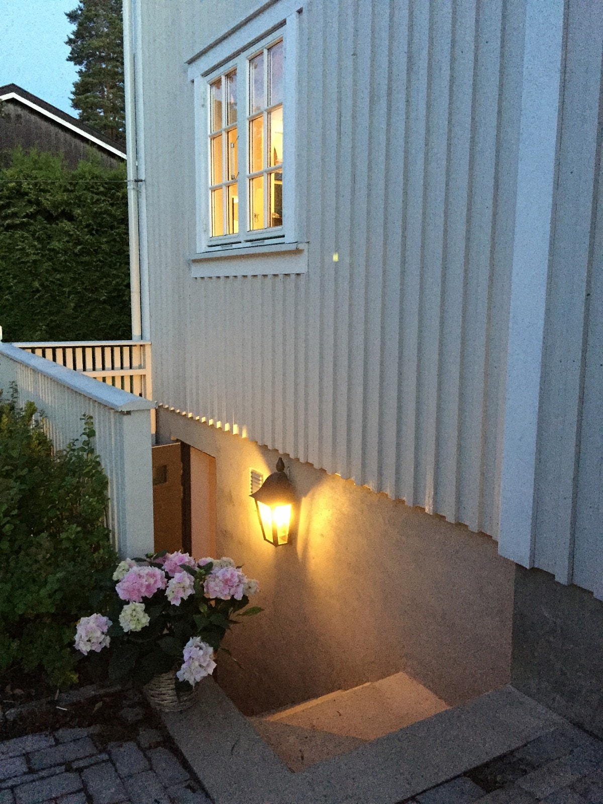 Separat hyggelig inngang fra gårdsplass Galleribilde