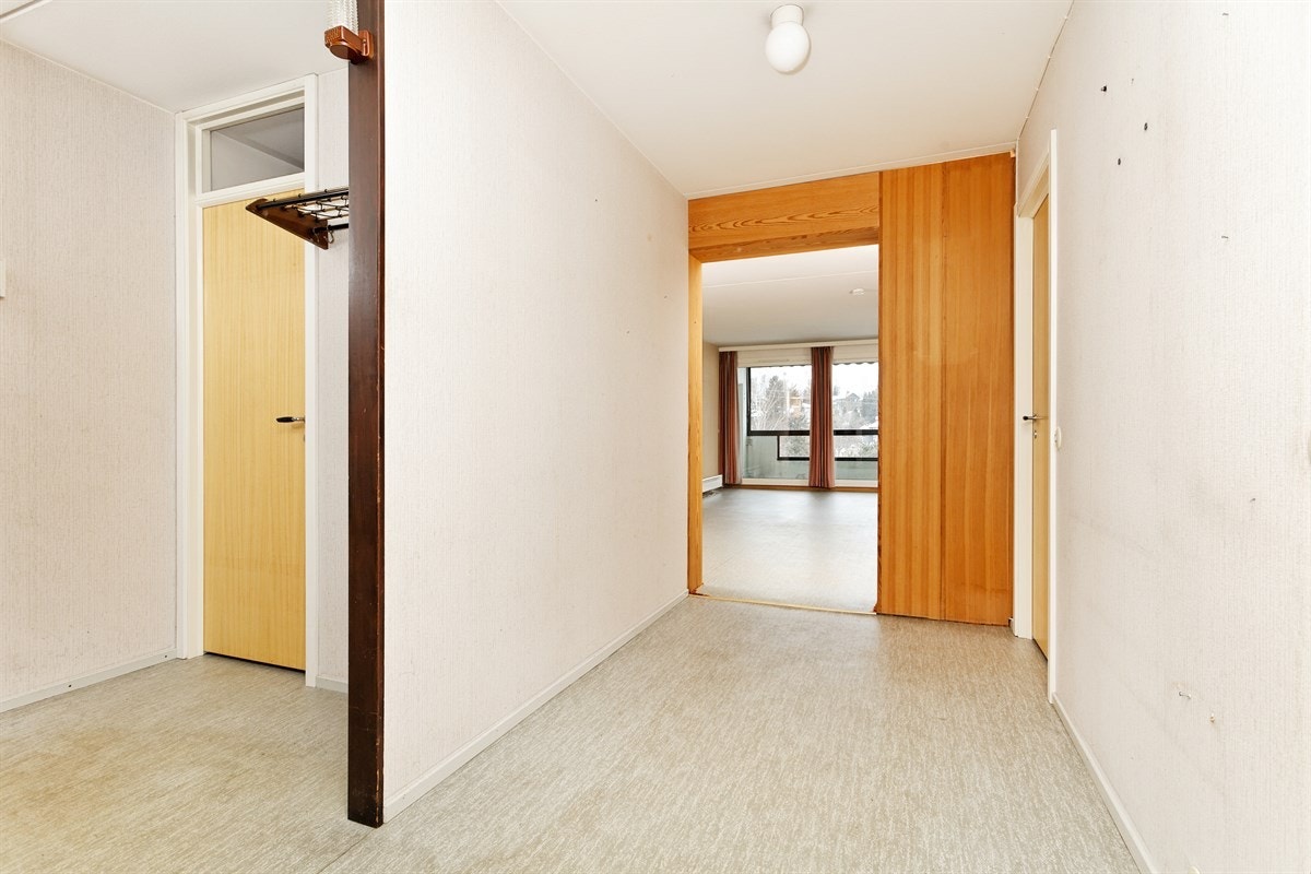 Gang og entré sett fra det innerste soverommet. Galleribilde