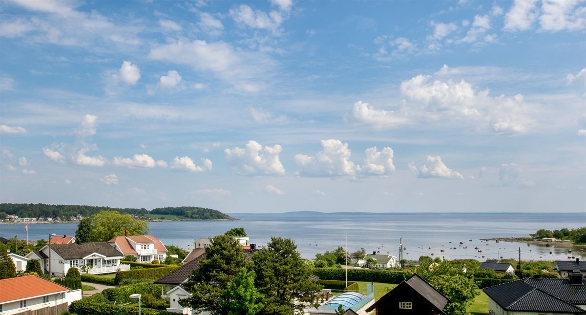 Panorama utsikt fra solrik tak terrasse Galleribilde