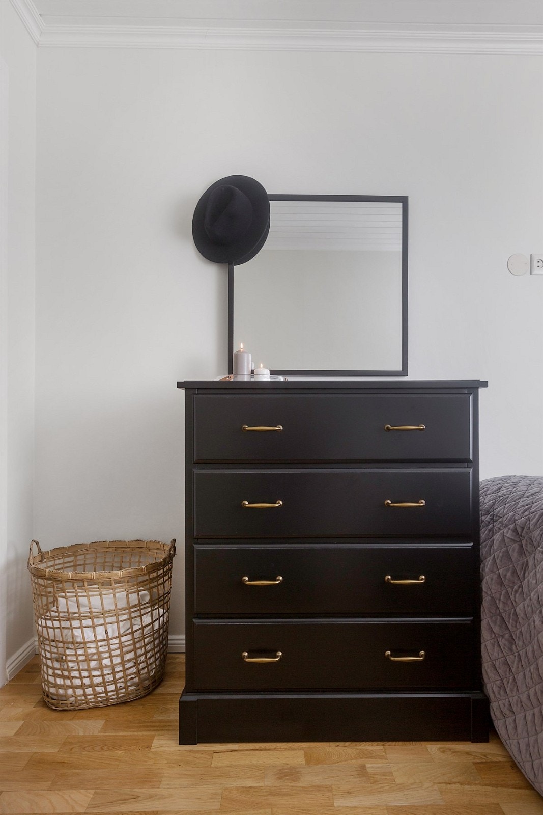 Soverommet vender i sin helhet ut mot borettslagets avlåste gårdsrom. Galleribilde