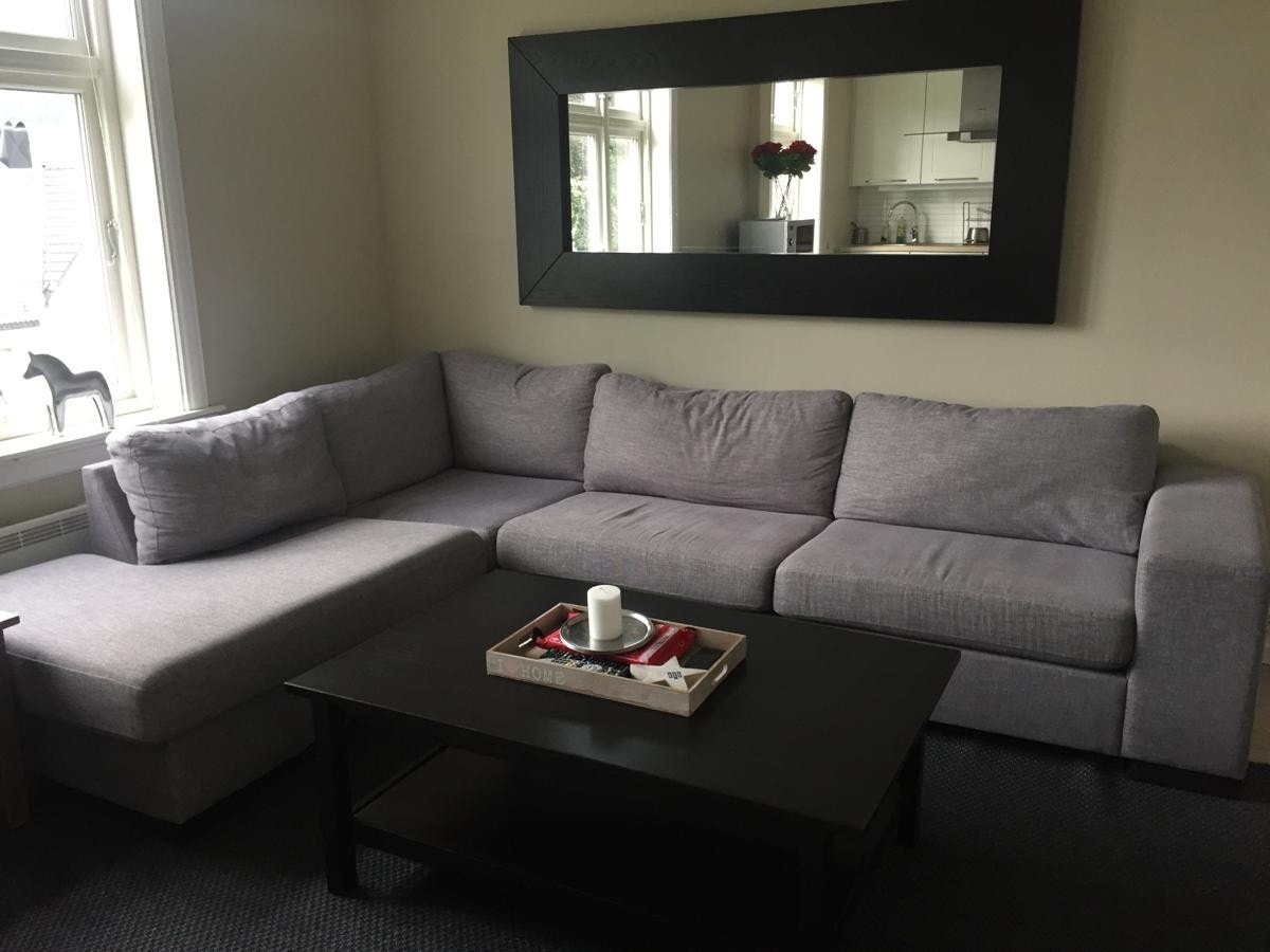 Stor sofa i stuen Galleribilde