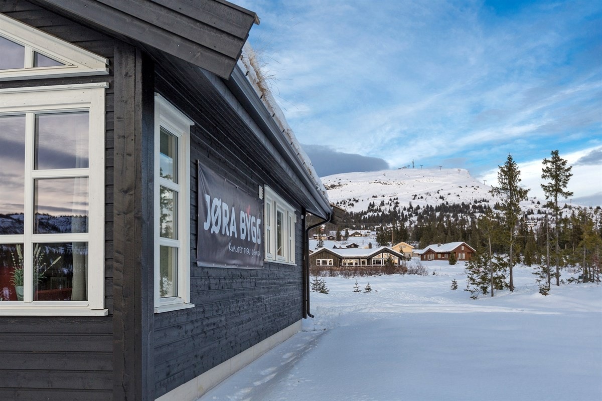 Terrassen blir en forlengelse av spisestuen på sommerstid, og en morsom boltreplass på vinterstid! Galleribilde