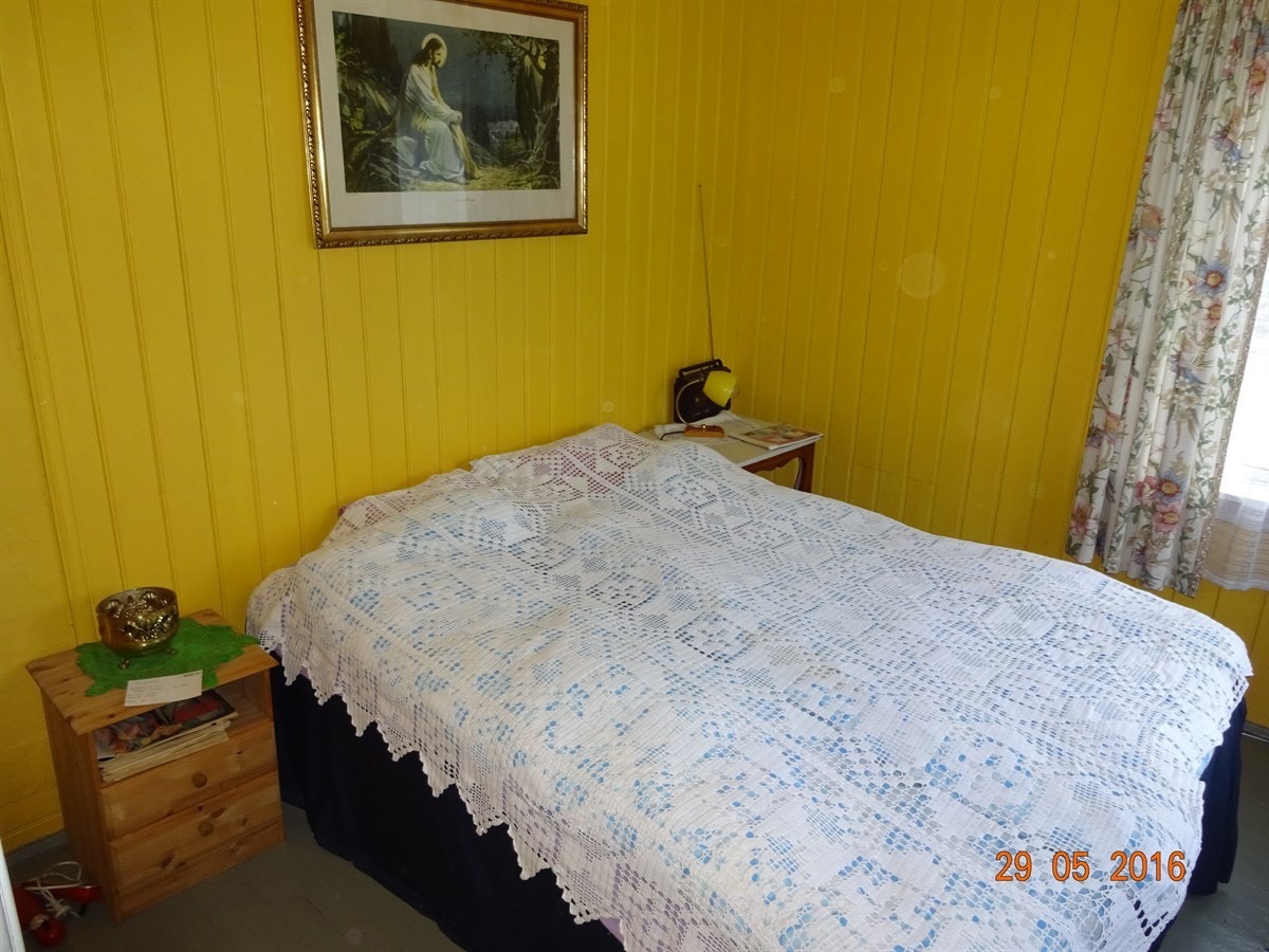Det er ett soverom i første etasje, og to i andre etasje. Galleribilde