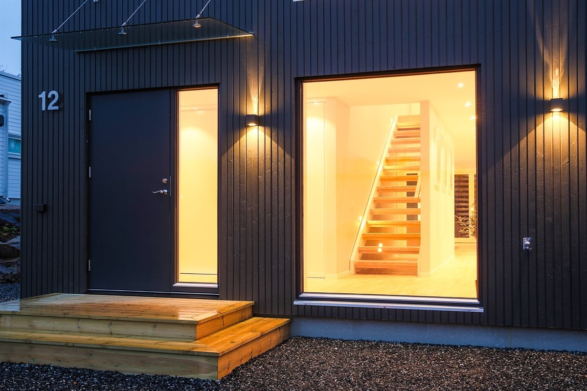 Pent, overbygget inngangsparti. Galleribilde