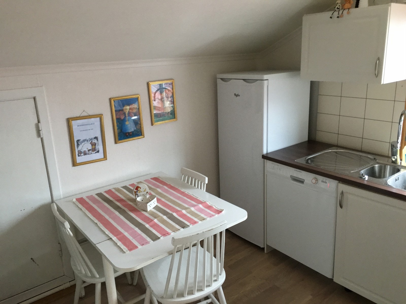 Kjøkken med alt utstyr Galleribilde