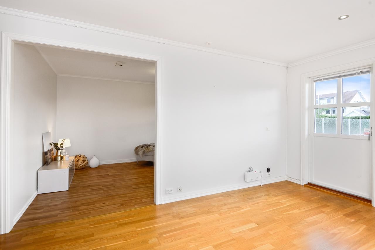 Stue og stue/soverom Galleribilde