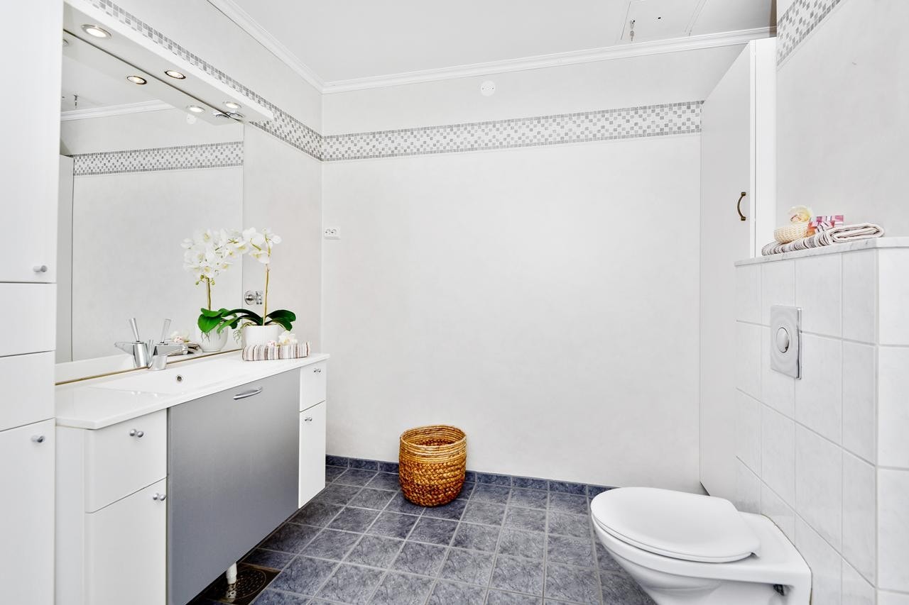 Bad - flislagt gulv med varmekabler Galleribilde