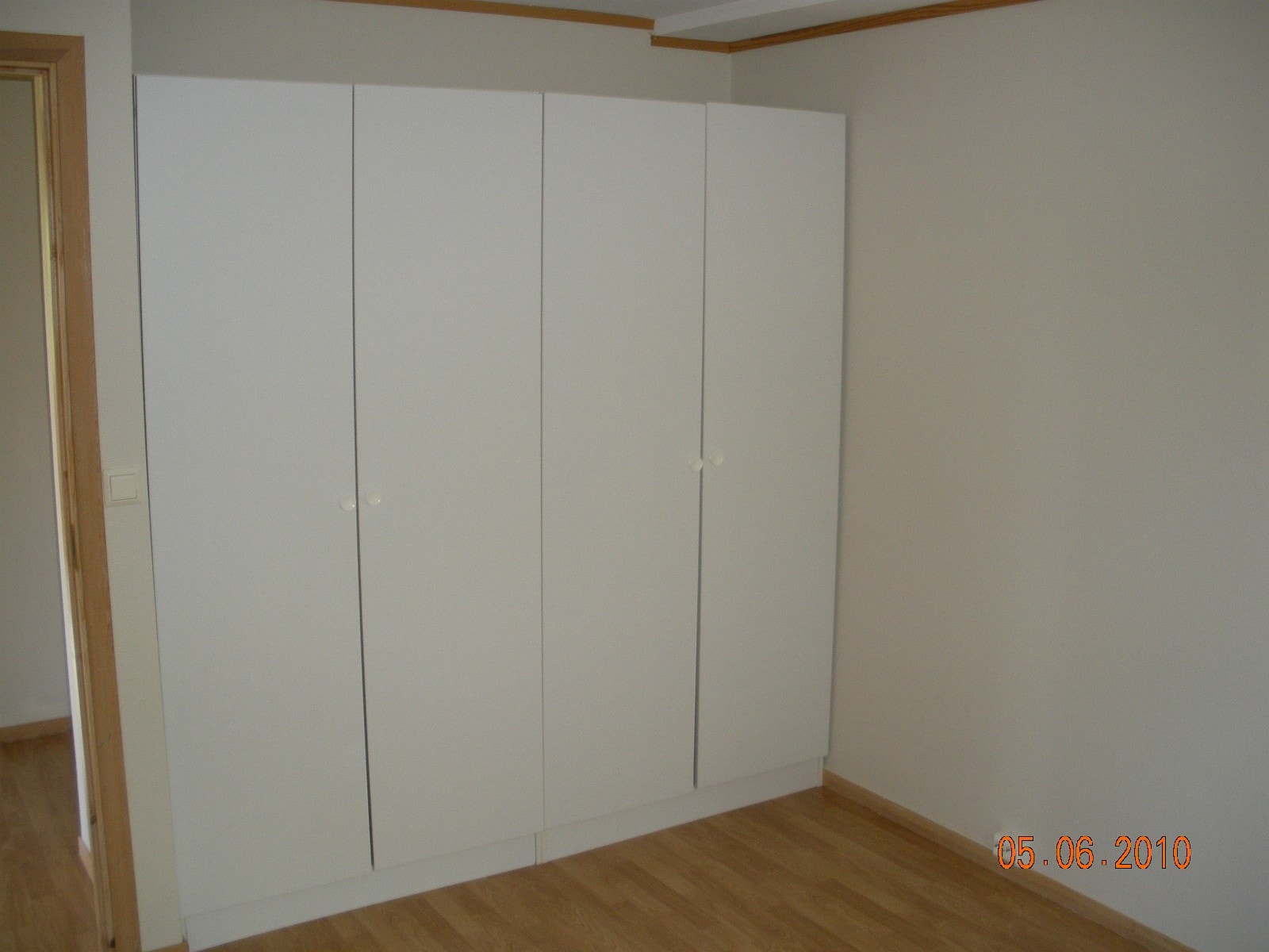 Soverom 1 med garderobeskap Galleribilde