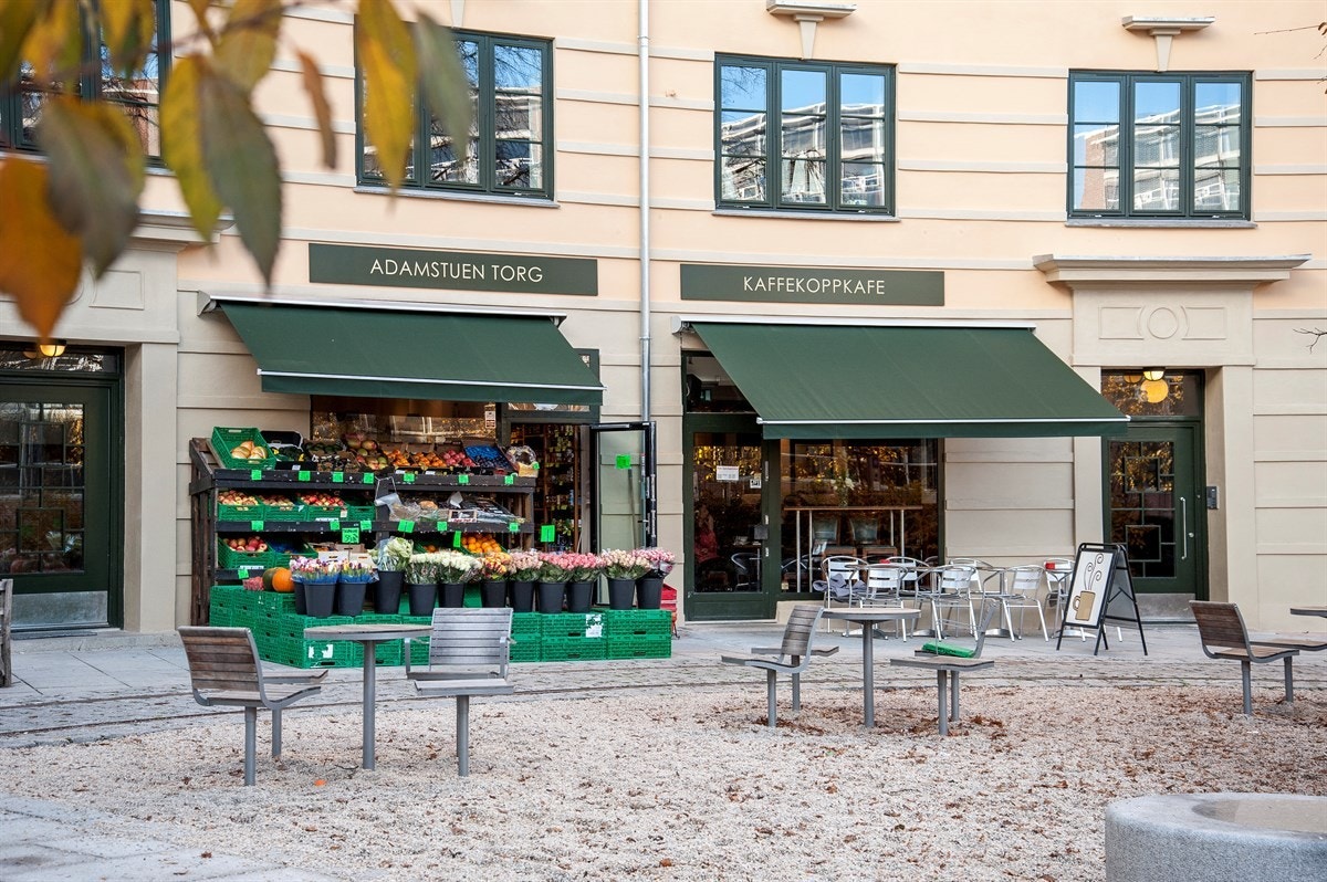 Adamstuen Torg Galleribilde