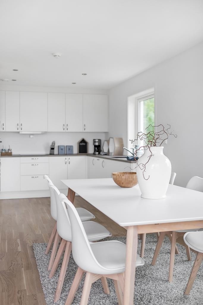 Stue med åpen løsning til kjøkken Galleribilde