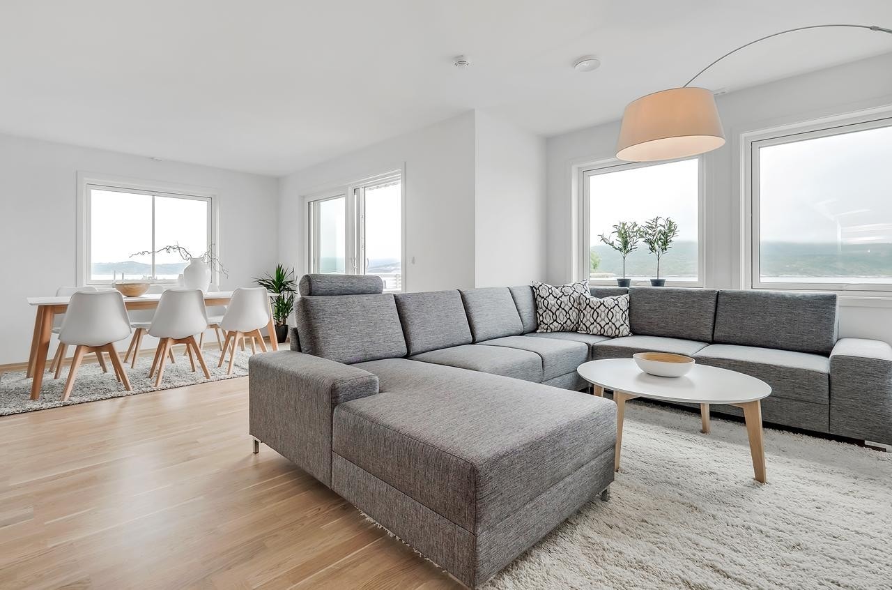 Stuen gir godt med lysinnslipp Galleribilde