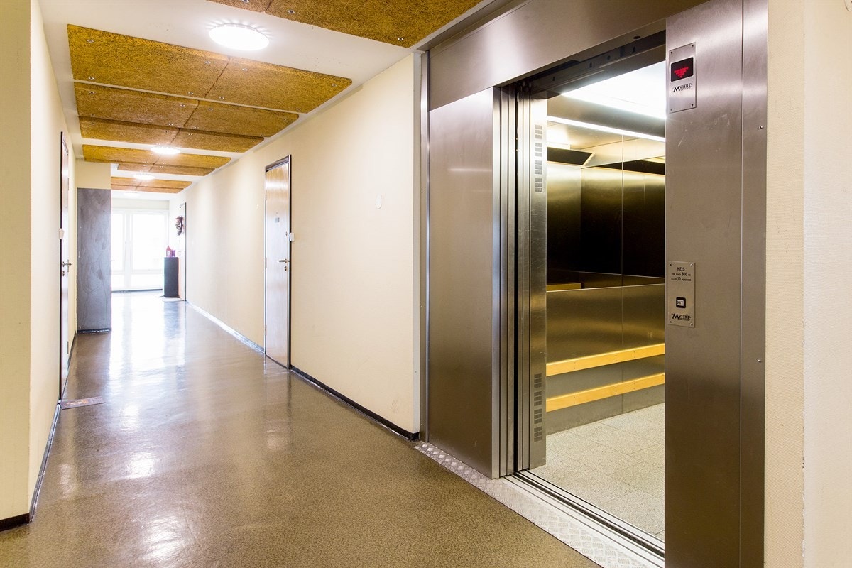 Heis i bygget gjør adkomsten enkel. Galleribilde