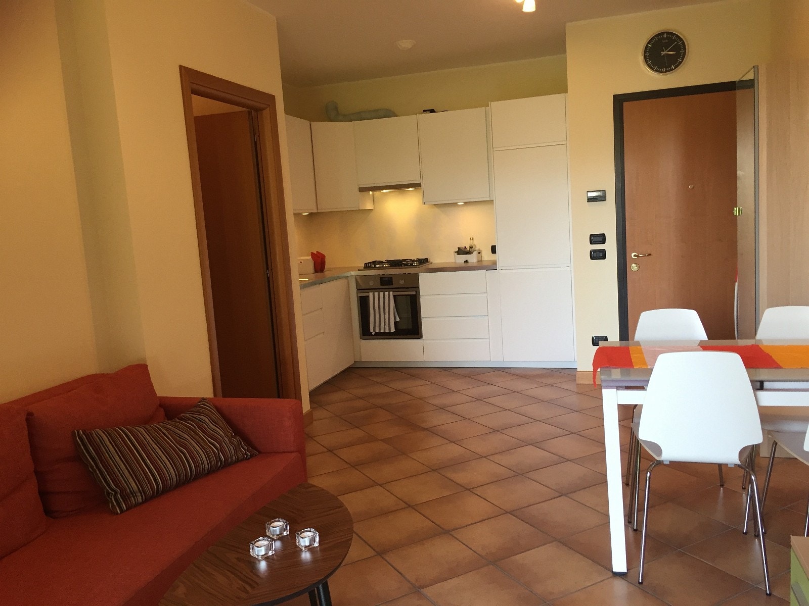 Kjøkken med oppvaskmaskin Galleribilde