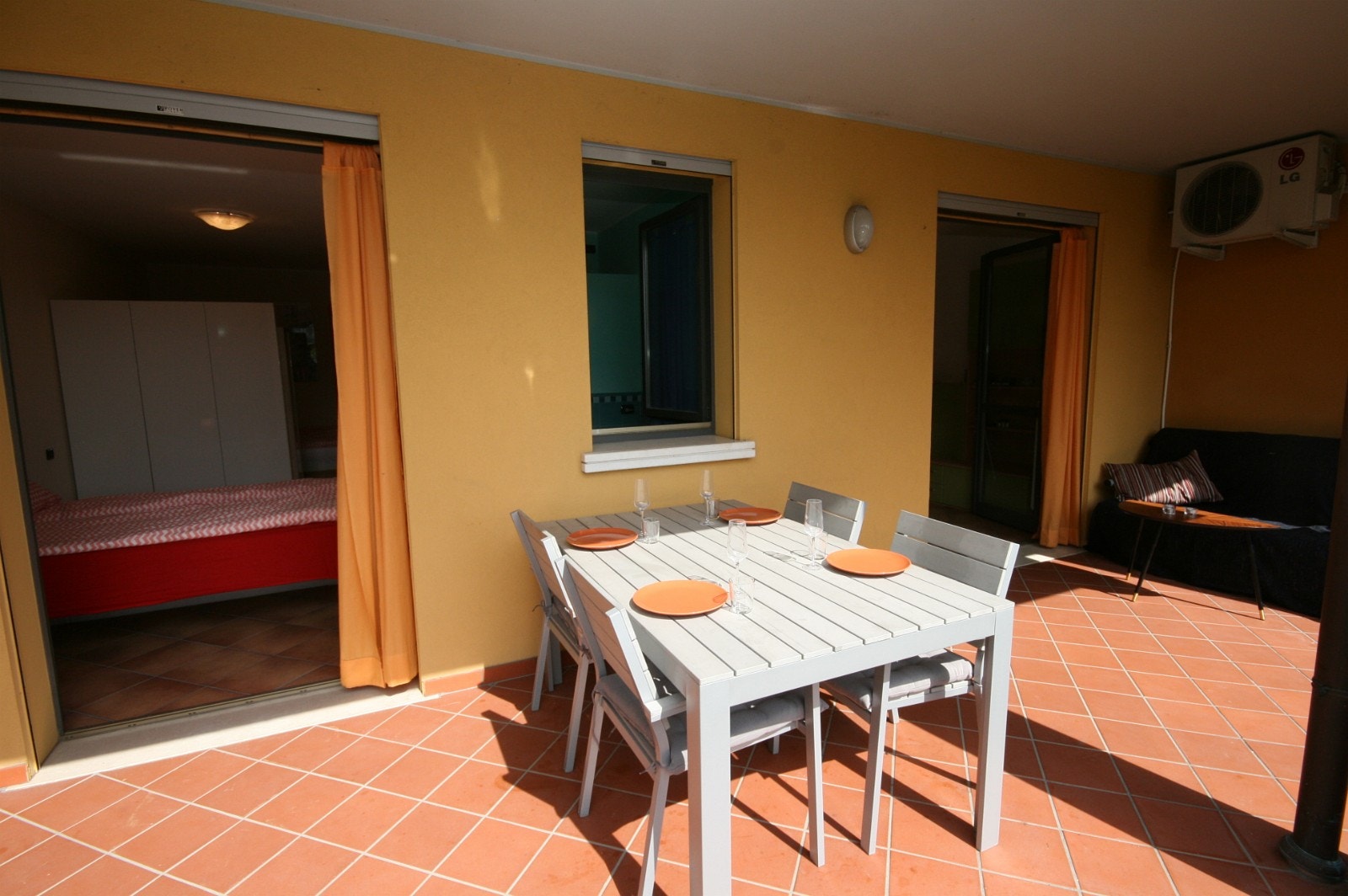 Terrasse 24 kvadrat og hage 16 kvadrat Galleribilde