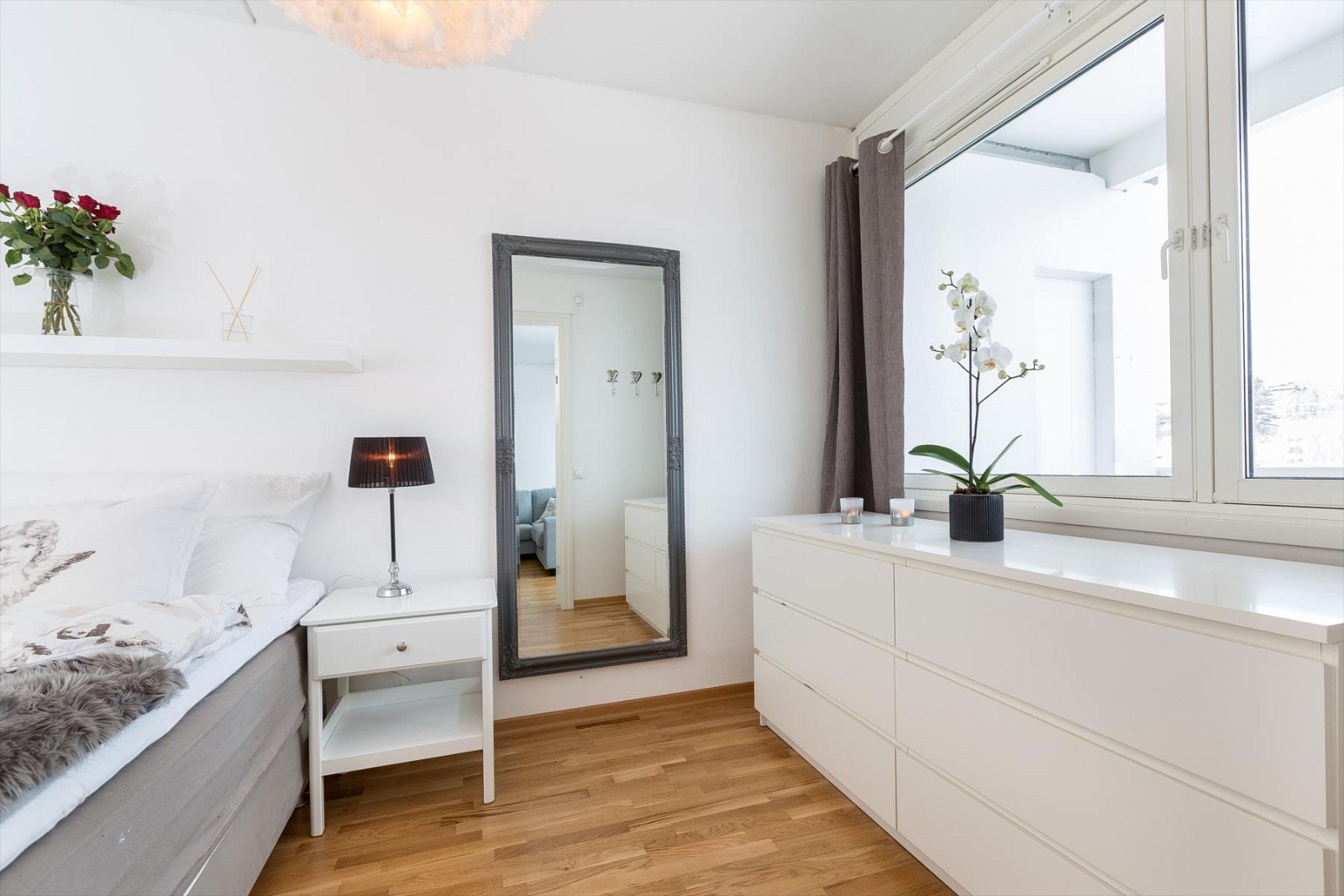 Lyst og luftig soverom. Galleribilde