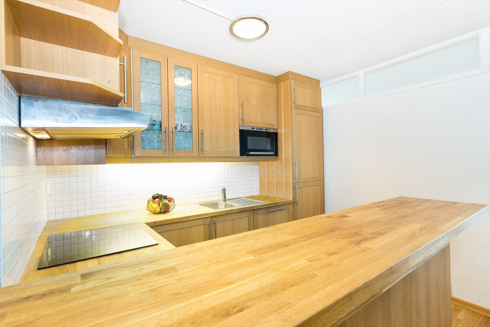 Godt med skap- og benkeplass. Galleribilde