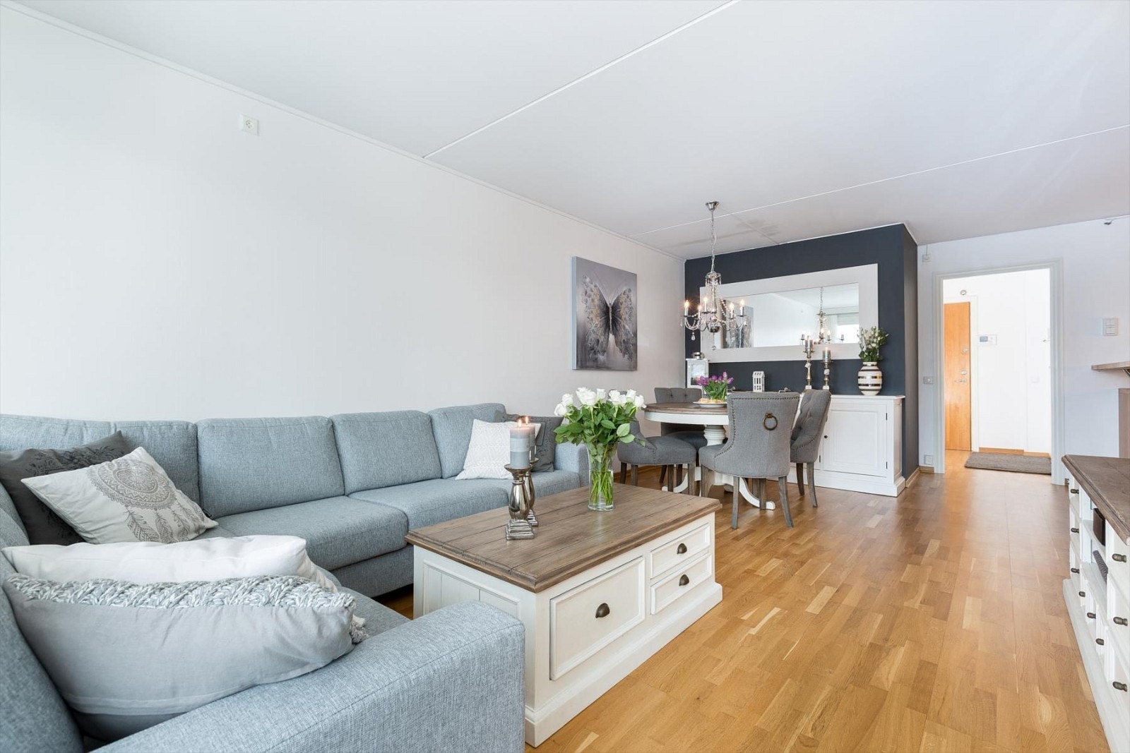 Meget romslig og moderne stue. Galleribilde