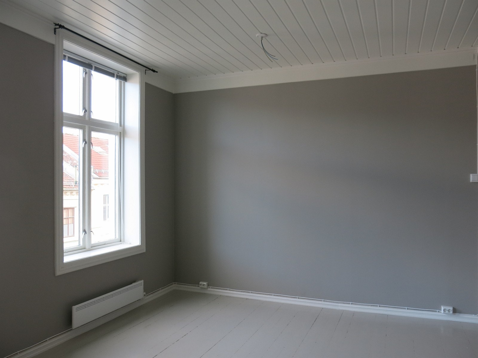 Stue med plass til spisebord i tillegg til øvrig stuemøblement. Galleribilde