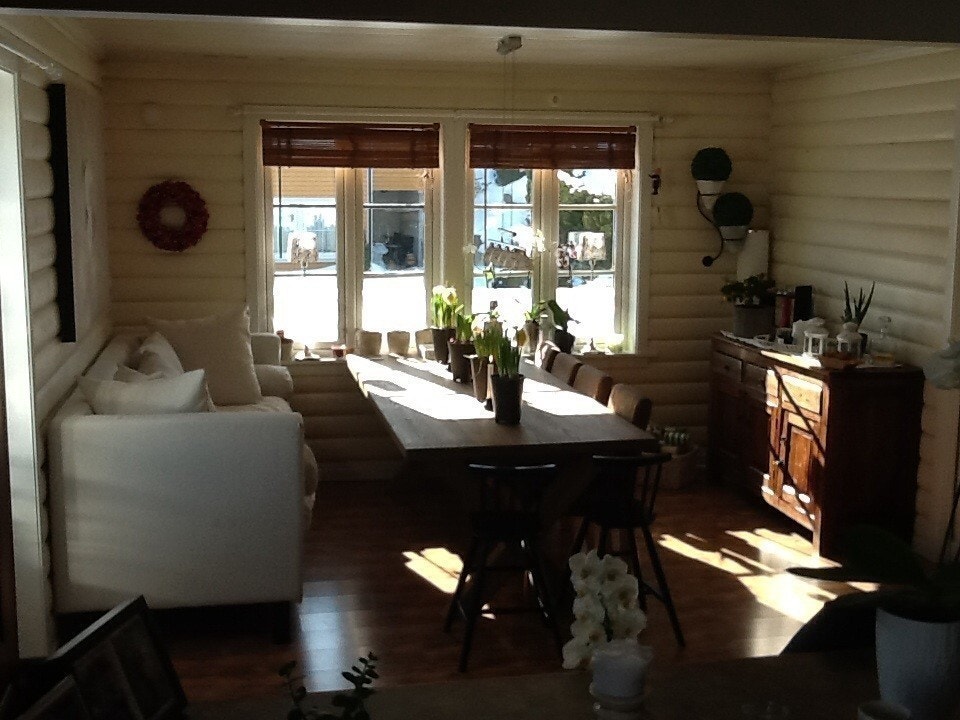 Spiseplass på kjøkken 36kvm, nye møbler 2024. Galleribilde