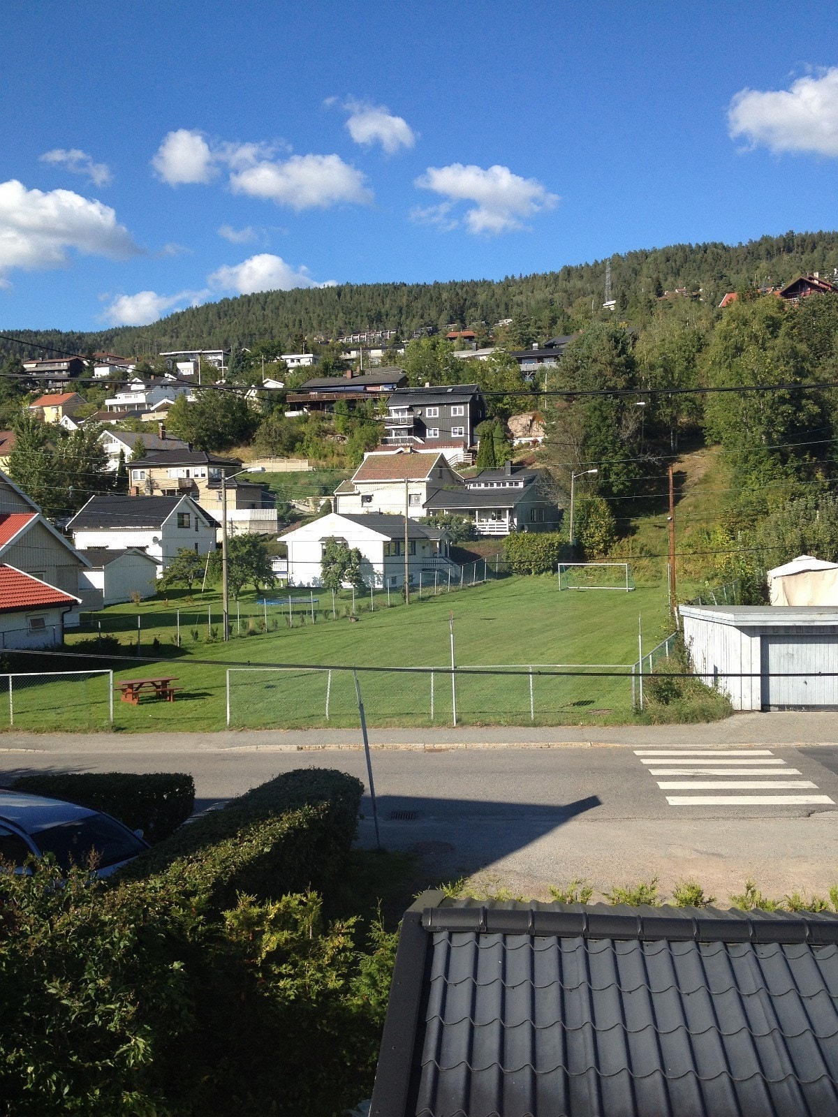 Lekeplass rett over veien Galleribilde