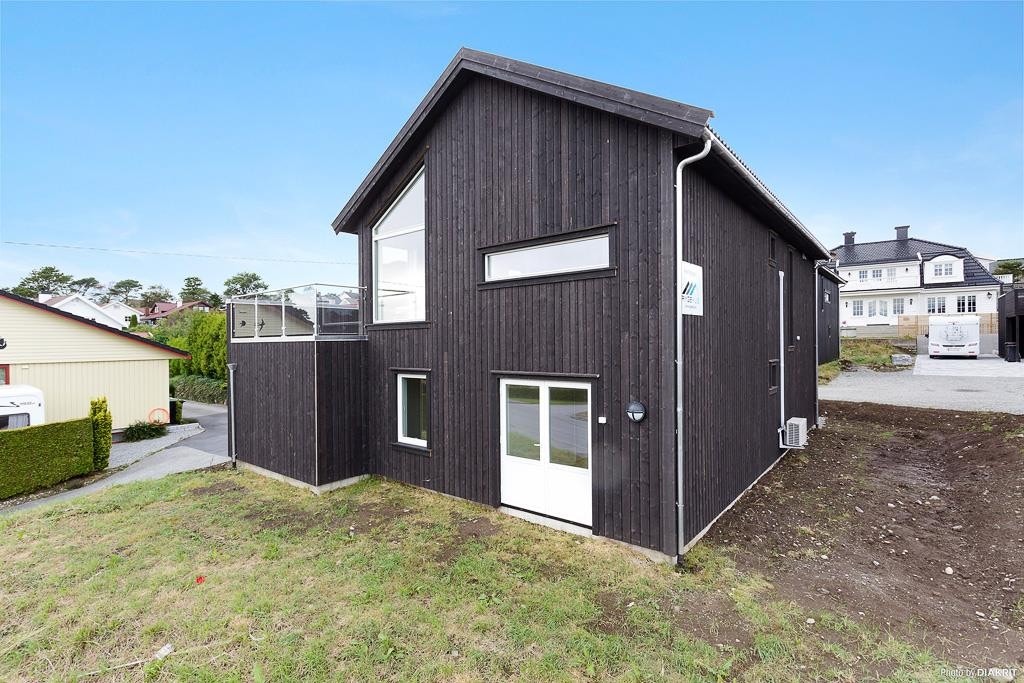 Utvendig er tomta grovplanert. Galleribilde