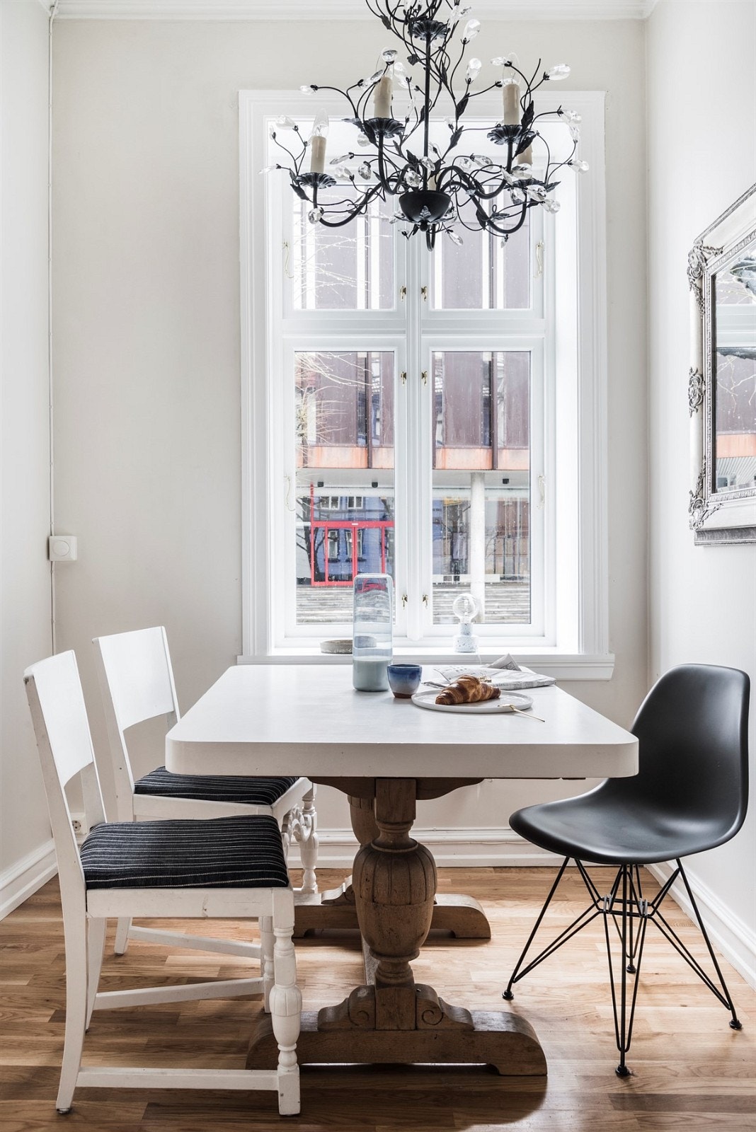 Den gode planløsningen gir rom for flere sittegrupper. Galleribilde