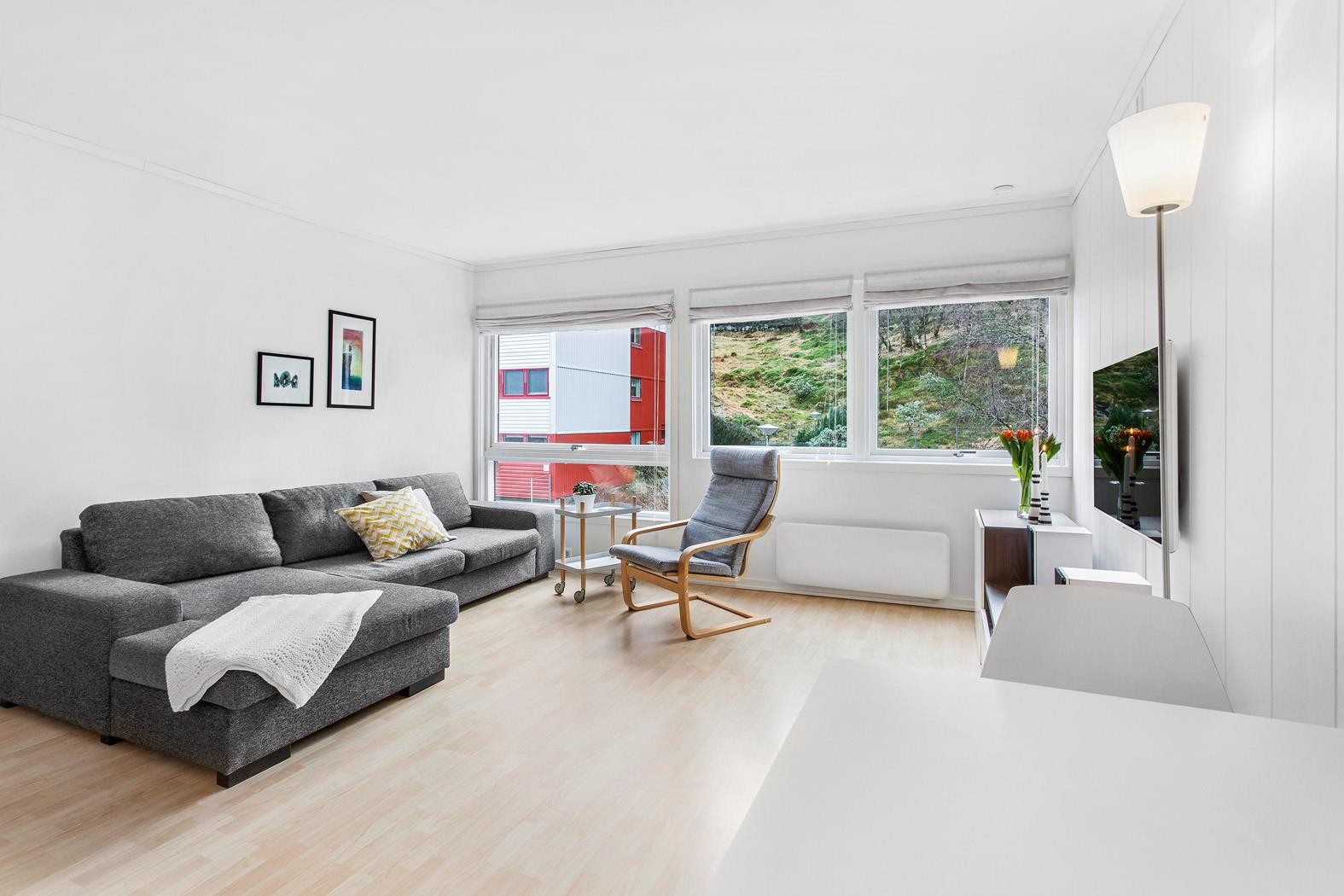 Leiligheten holder god standard, og framstår som lys og moderne Galleribilde