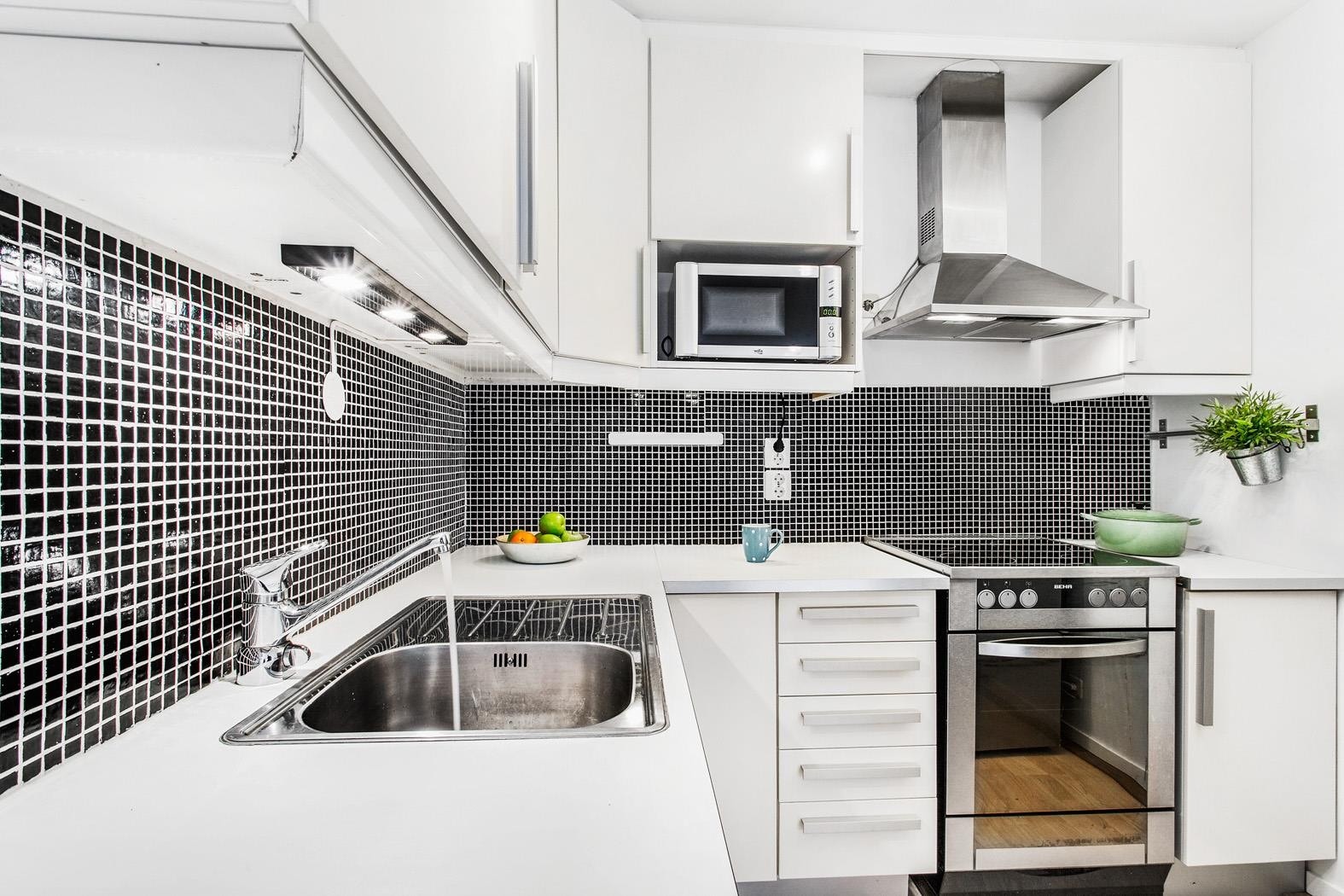 Hvitevarene på kjøkkenet medfølger i handelen Galleribilde