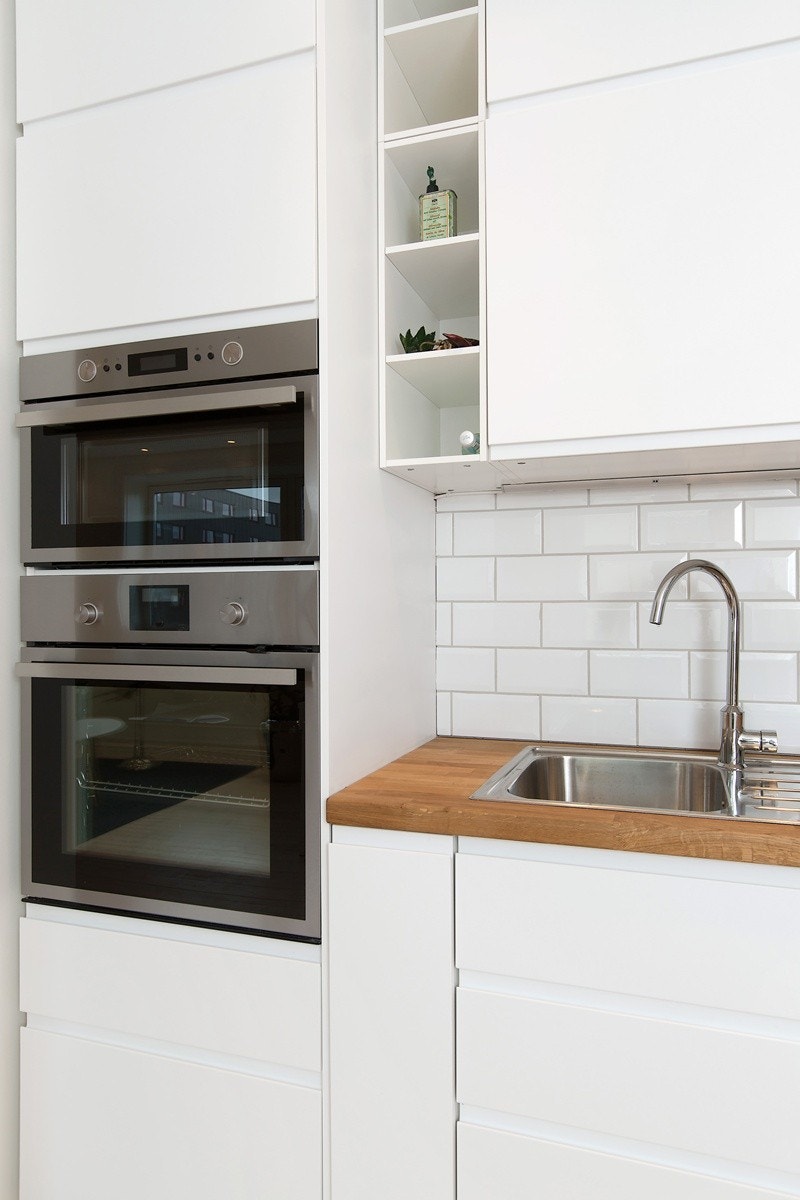 Integrert stekeovn og micro i praktisk arbeidshøyde Galleribilde