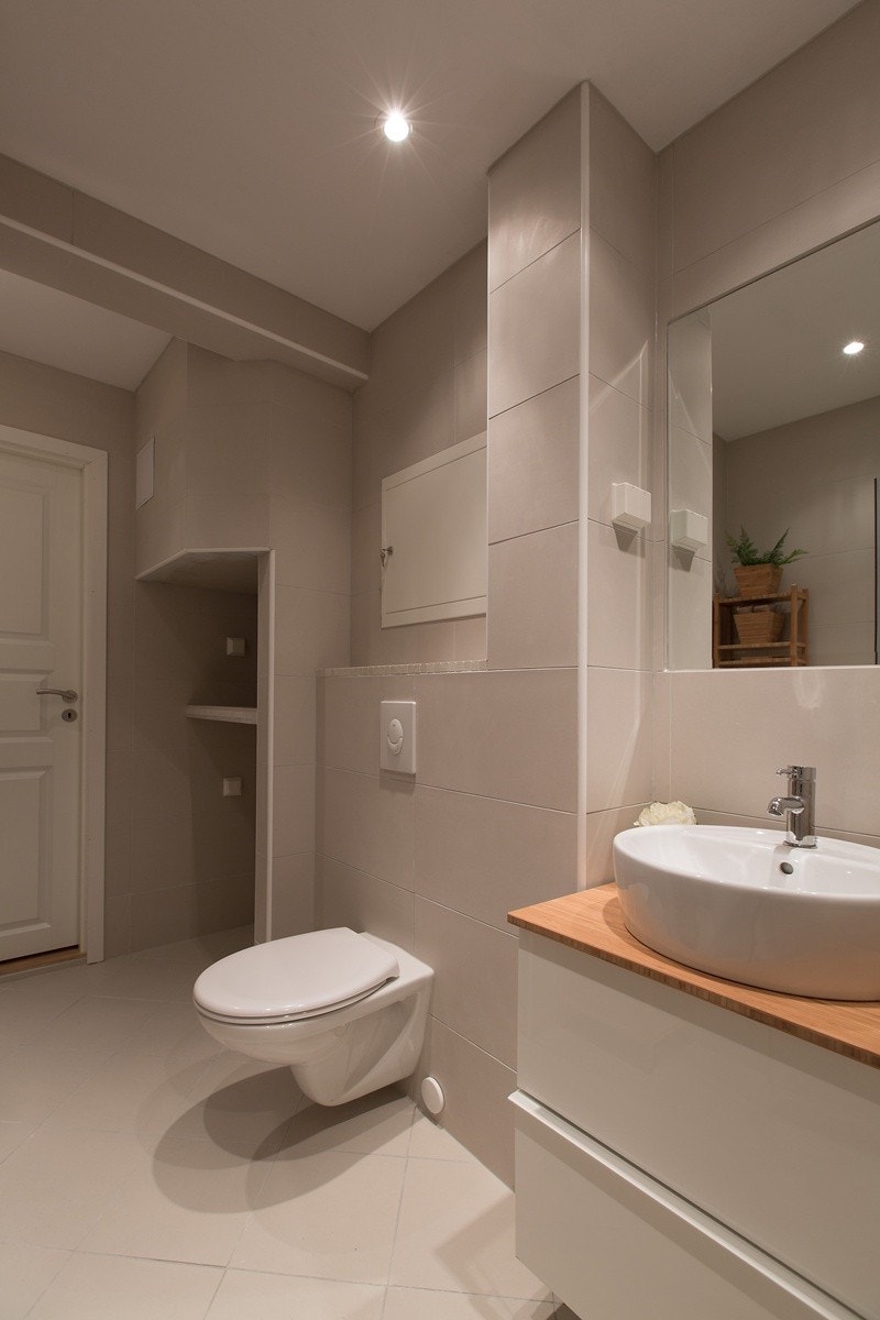 Nyoppusset flislagt baderom Galleribilde