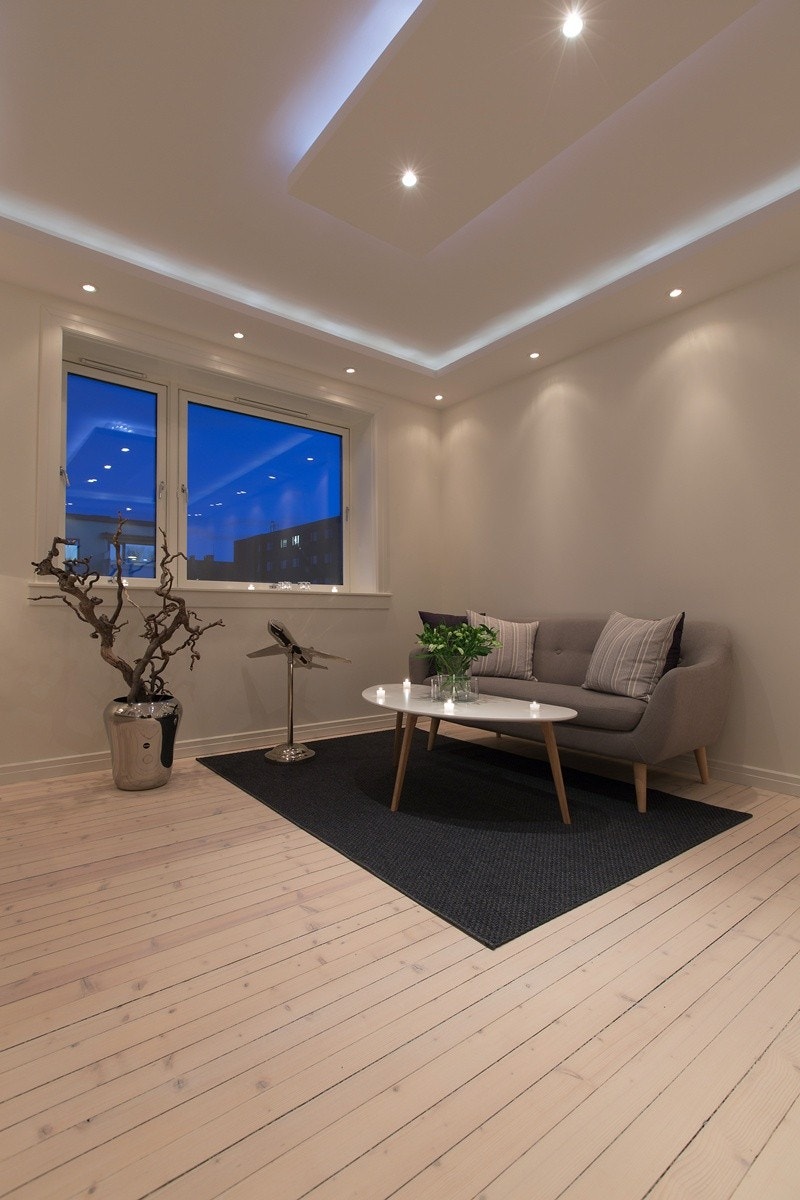 Utstrakt bruk av spotter i hele leiligheten Galleribilde