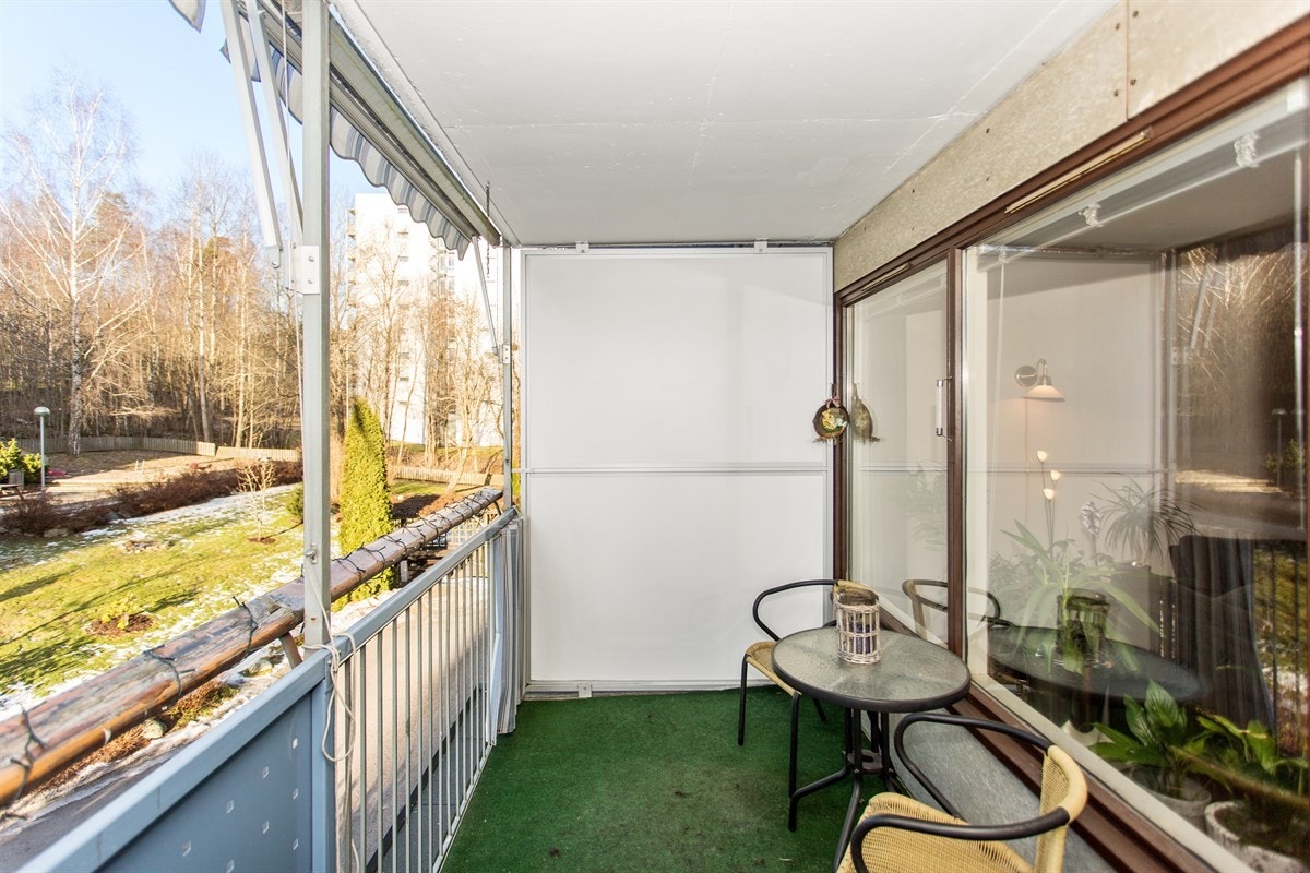 Stor, overbygget balkong med ettermiddags-/kveldssol Galleribilde