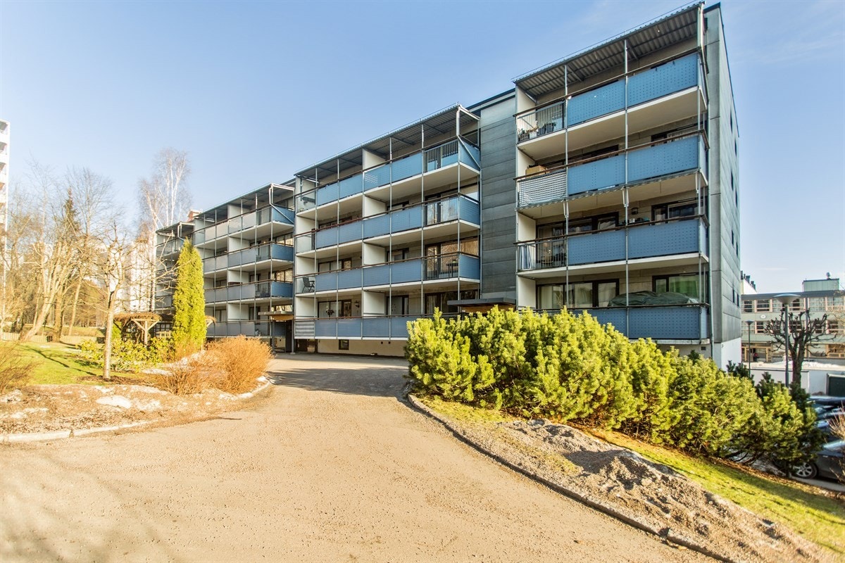 Velkommen til en meget lys og flott beliggende 4-roms endeleilighet i Hovseterveien 82 A. Presentert av Ina Sartz v/Obos eiendomsmeglere Galleribilde