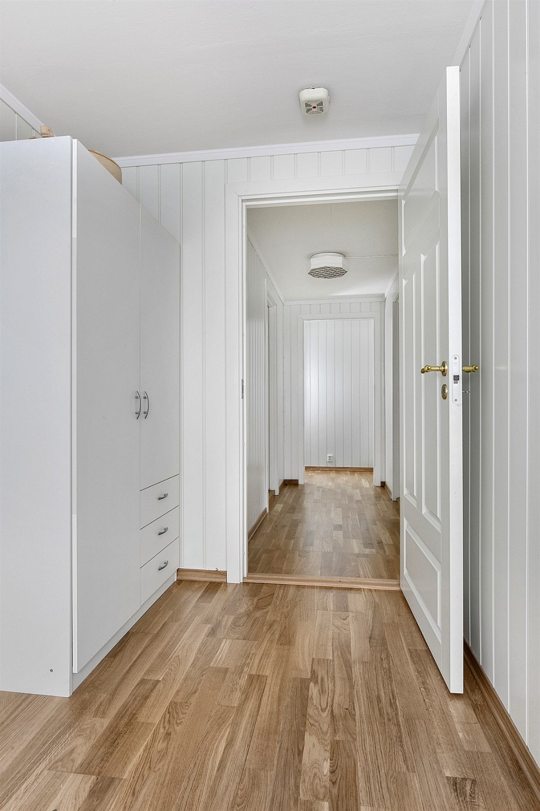 Mellomgang inn til utleiedelen. Galleribilde