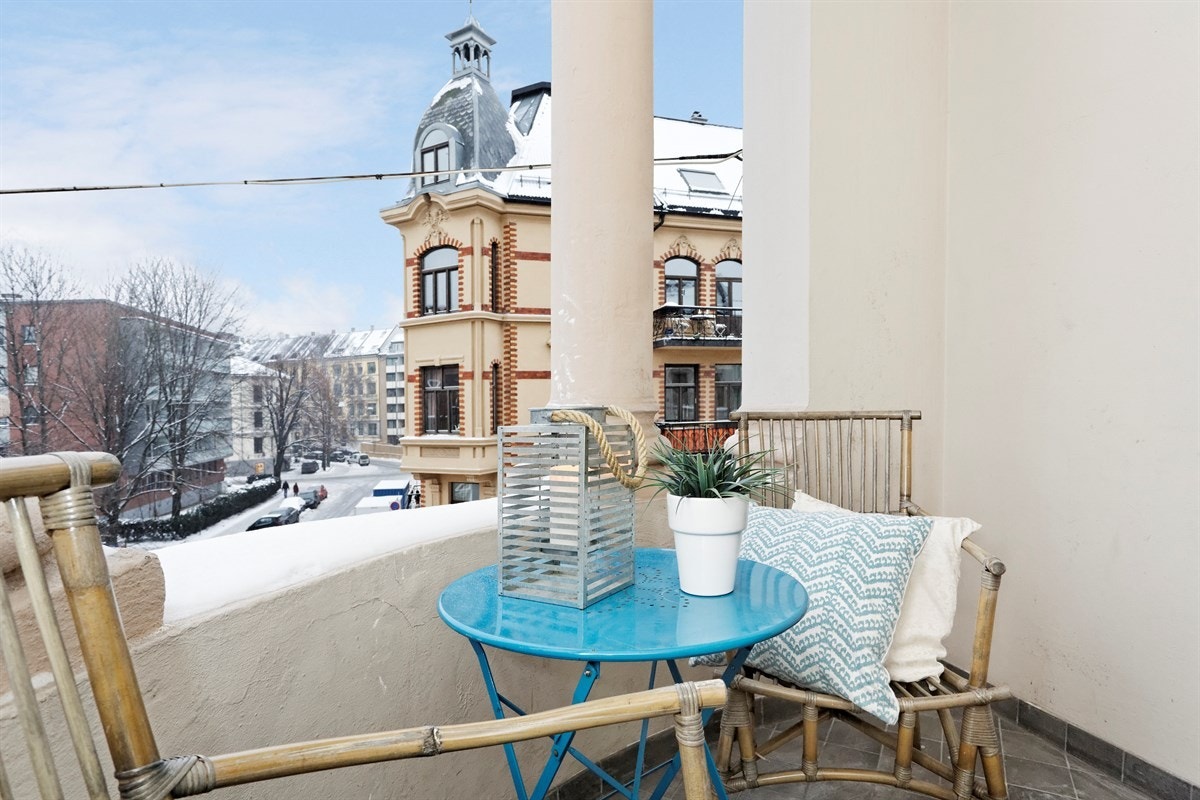 Fra balkongen er det fint utsyn mot Jacob Aalls gate og Maries gate. Galleribilde