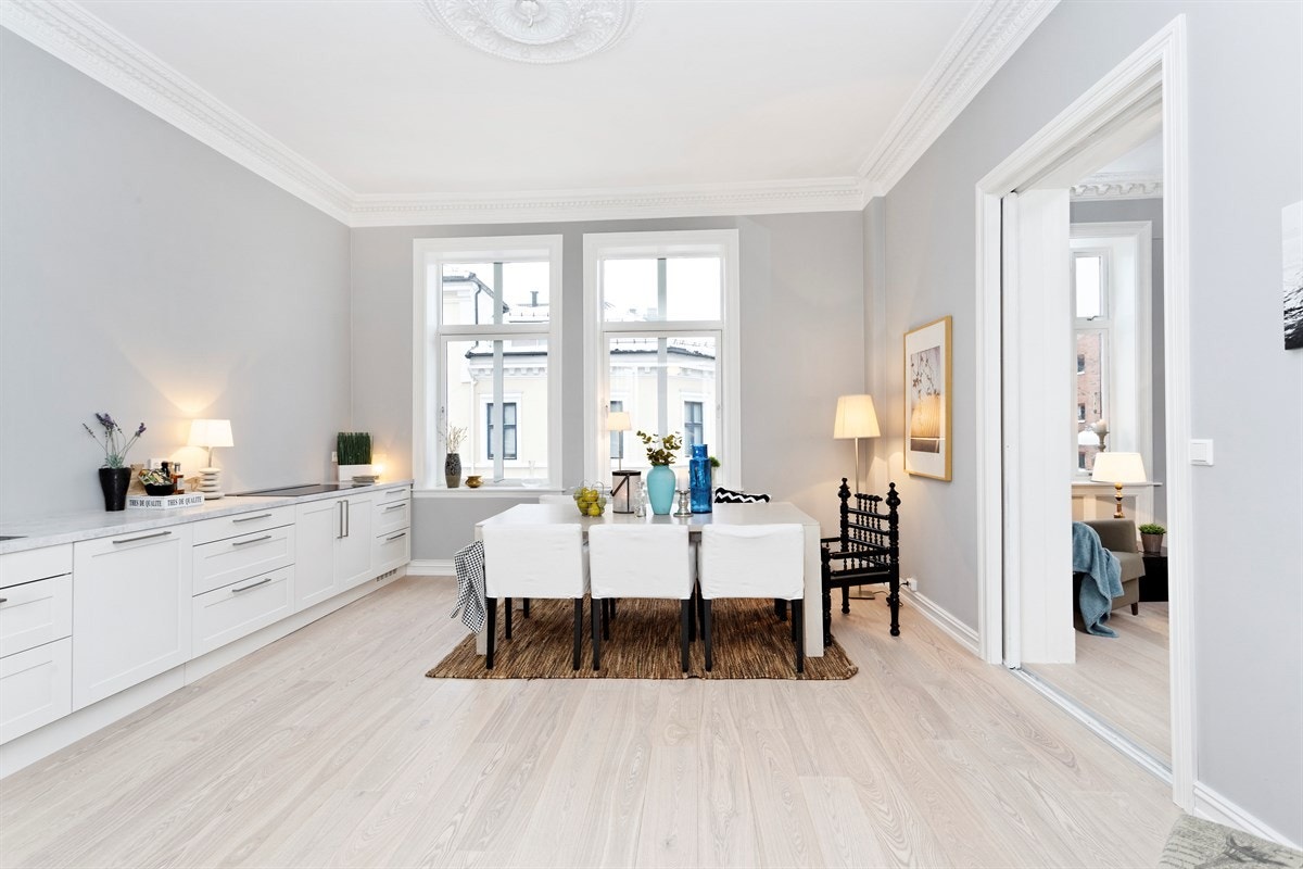 Lekkert kjøkken med Sigdal kjøkkeninnredning og hvitevarer fra Miele. Galleribilde