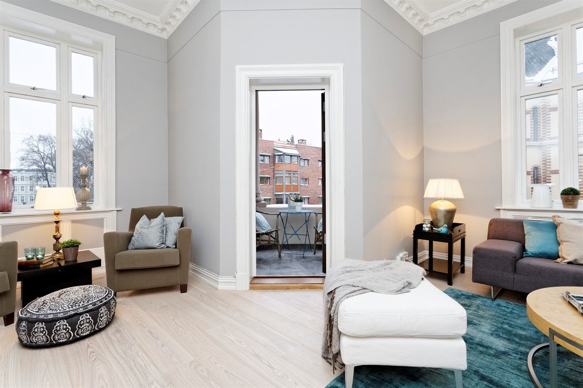 Det er utgang til sjarmerende balkong fra stuen. Galleribilde