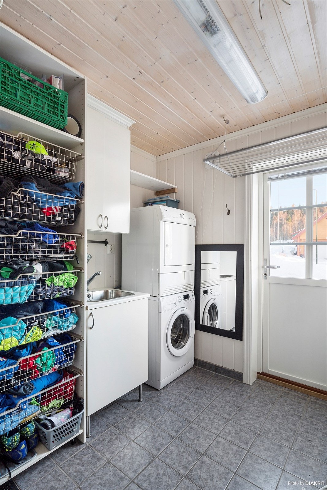 Vaskerom med egen inngang, praktisk og fint plassert Galleribilde