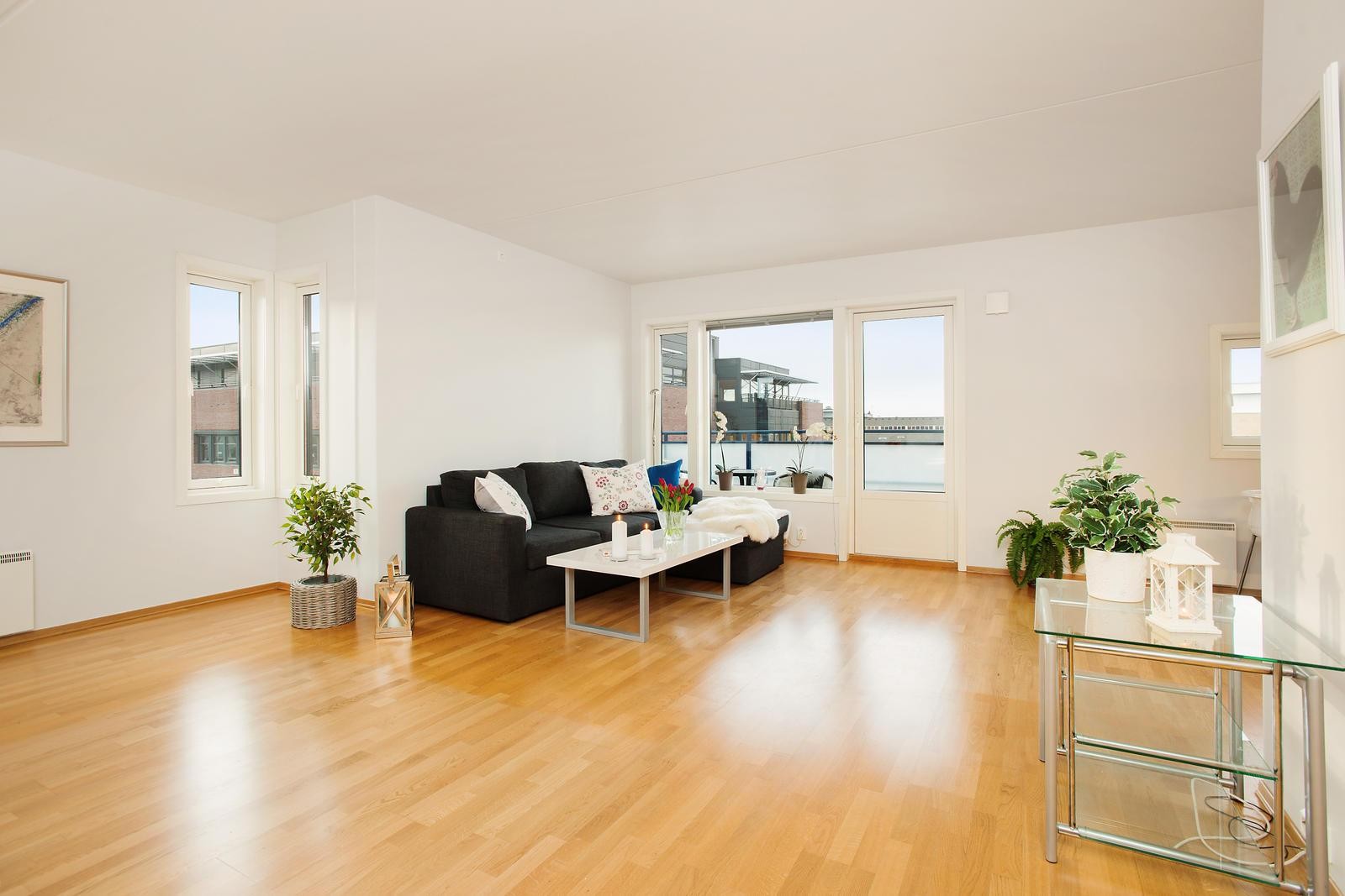 Stue med utgang til balkong. Galleribilde