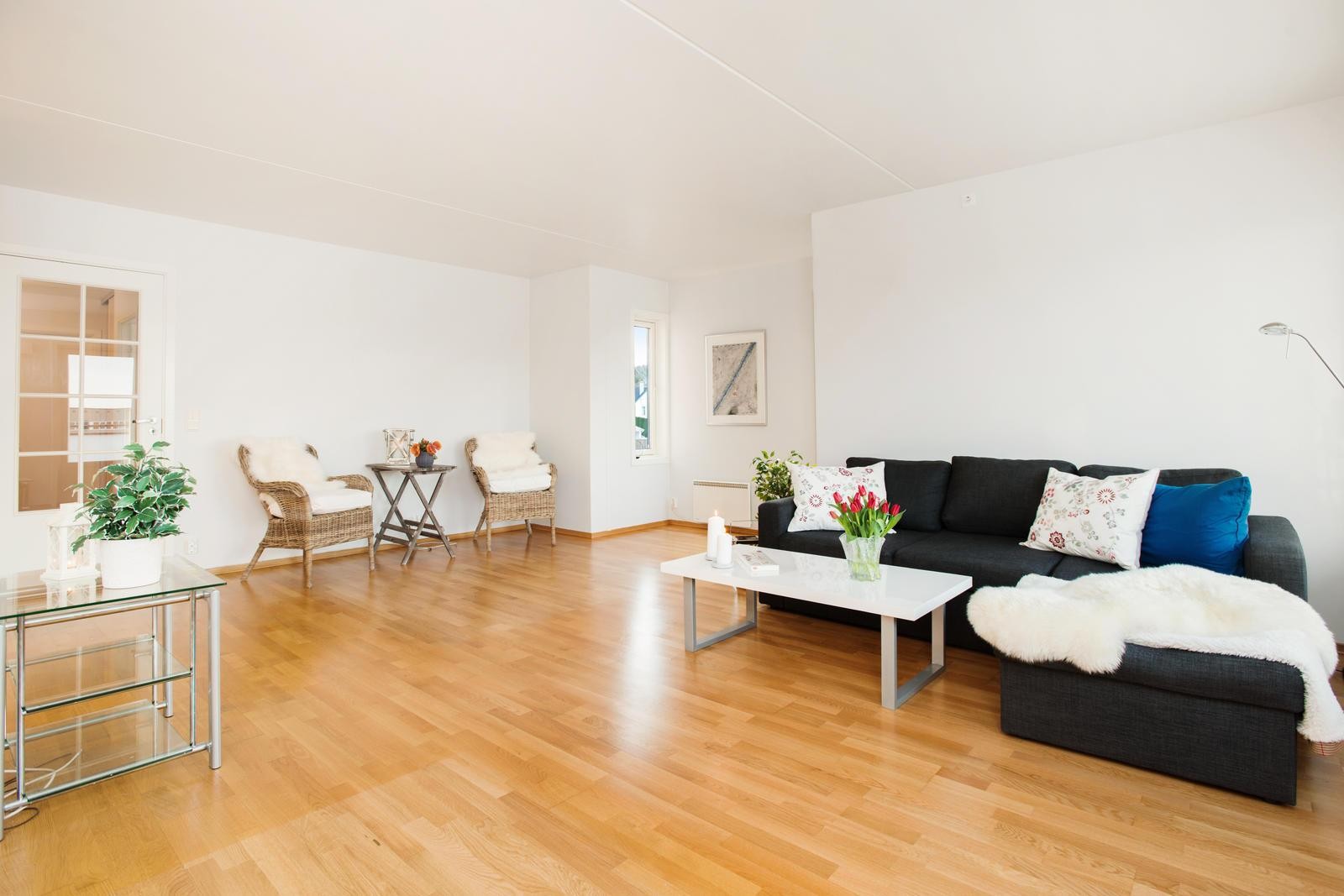 Stue med god plass til sofagruppe. Galleribilde