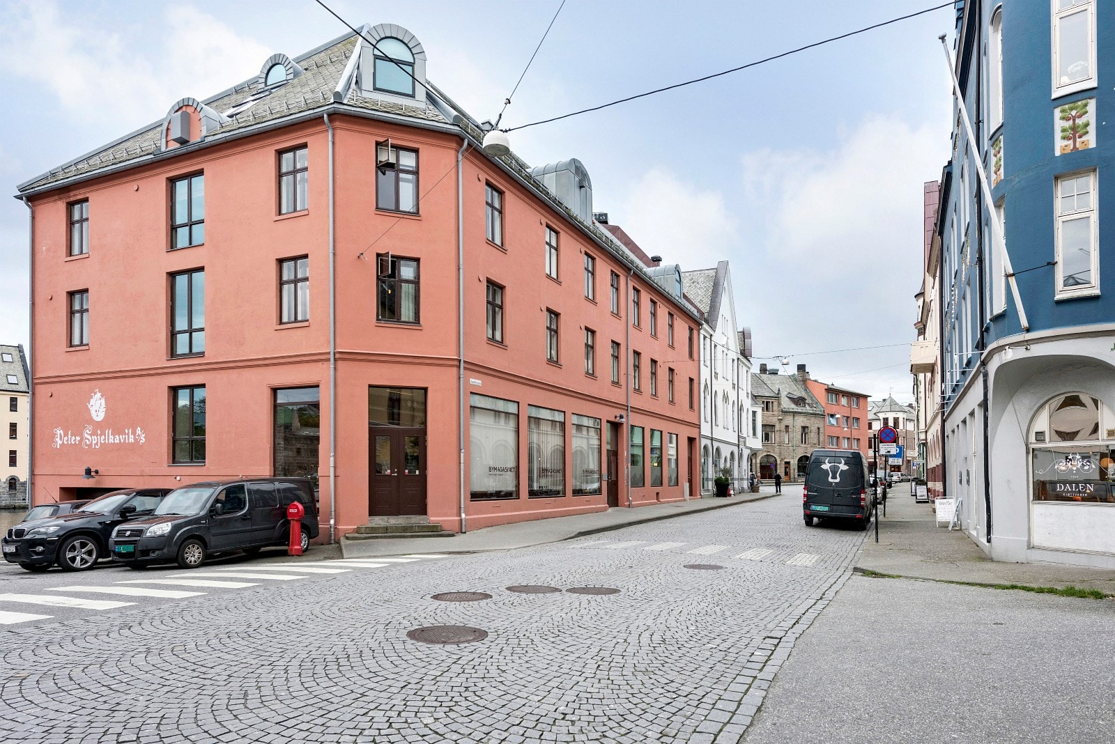 Fasade mot Apotekergata. Galleribilde