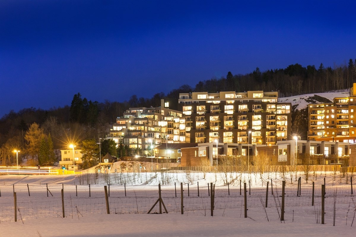 Bergheim Amfi på kveldstid. Galleribilde